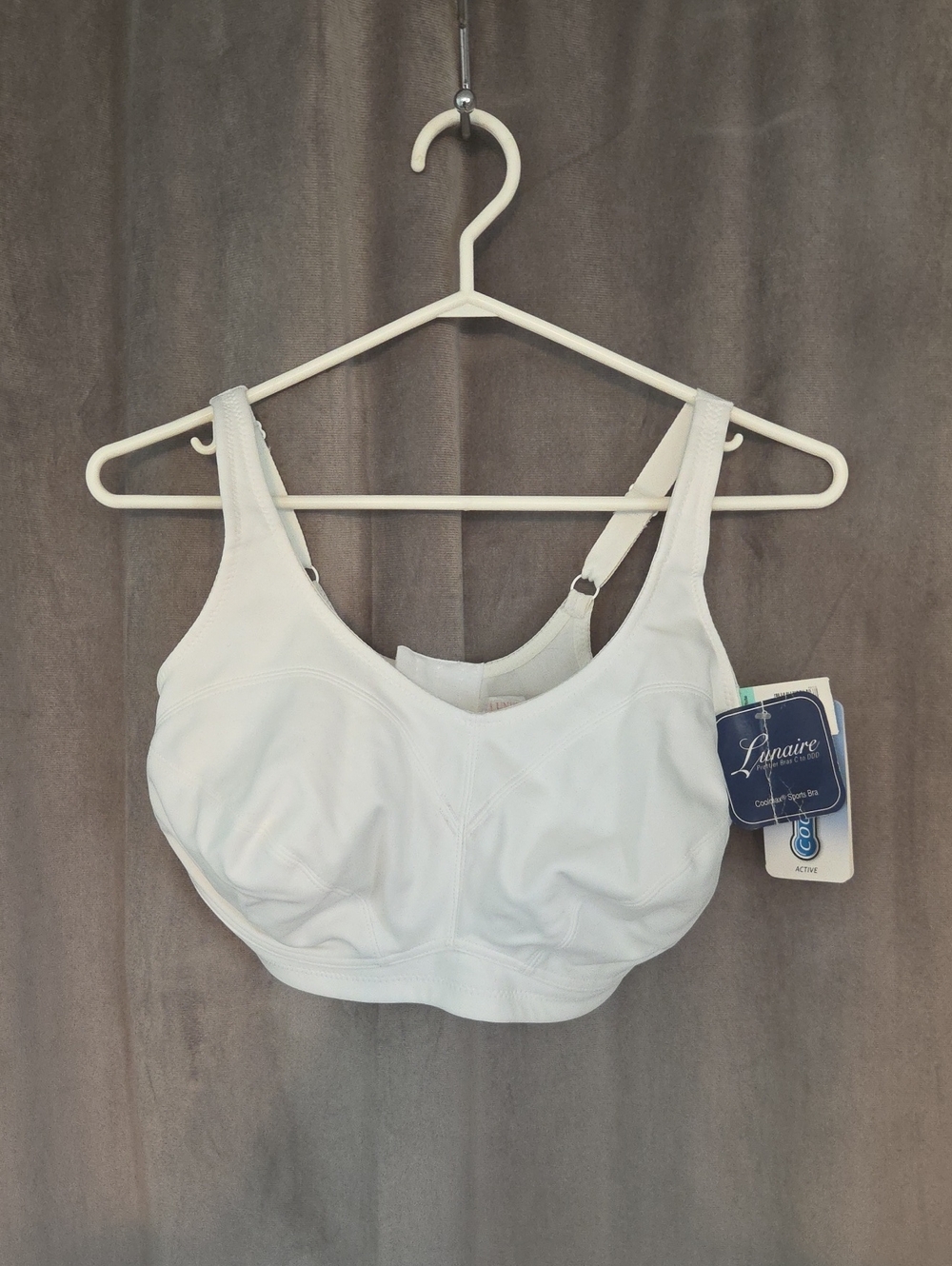 NWT 38DDD White Comfort Support Cool Max Moisture Wicking Bra